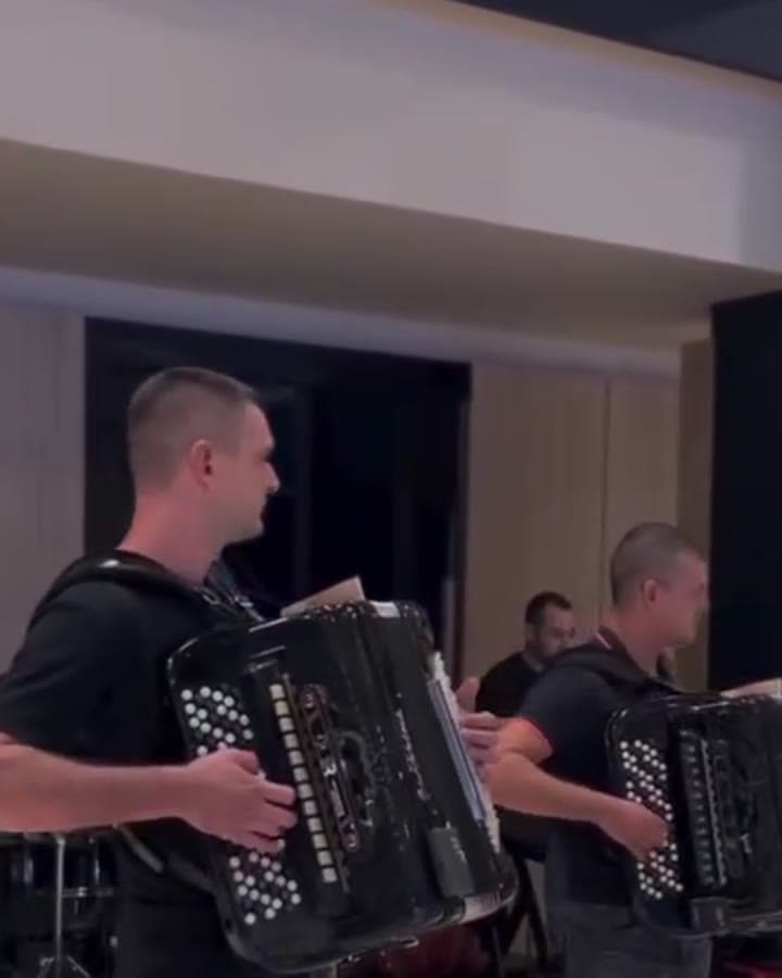 Dve harmonike na proslavi punoletstva